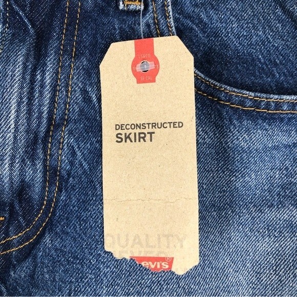 Levi’s Deconstructed Denim Skirt Raw Hem Rhinestone Star Embellished NWT 30 - Picture 7 of 12